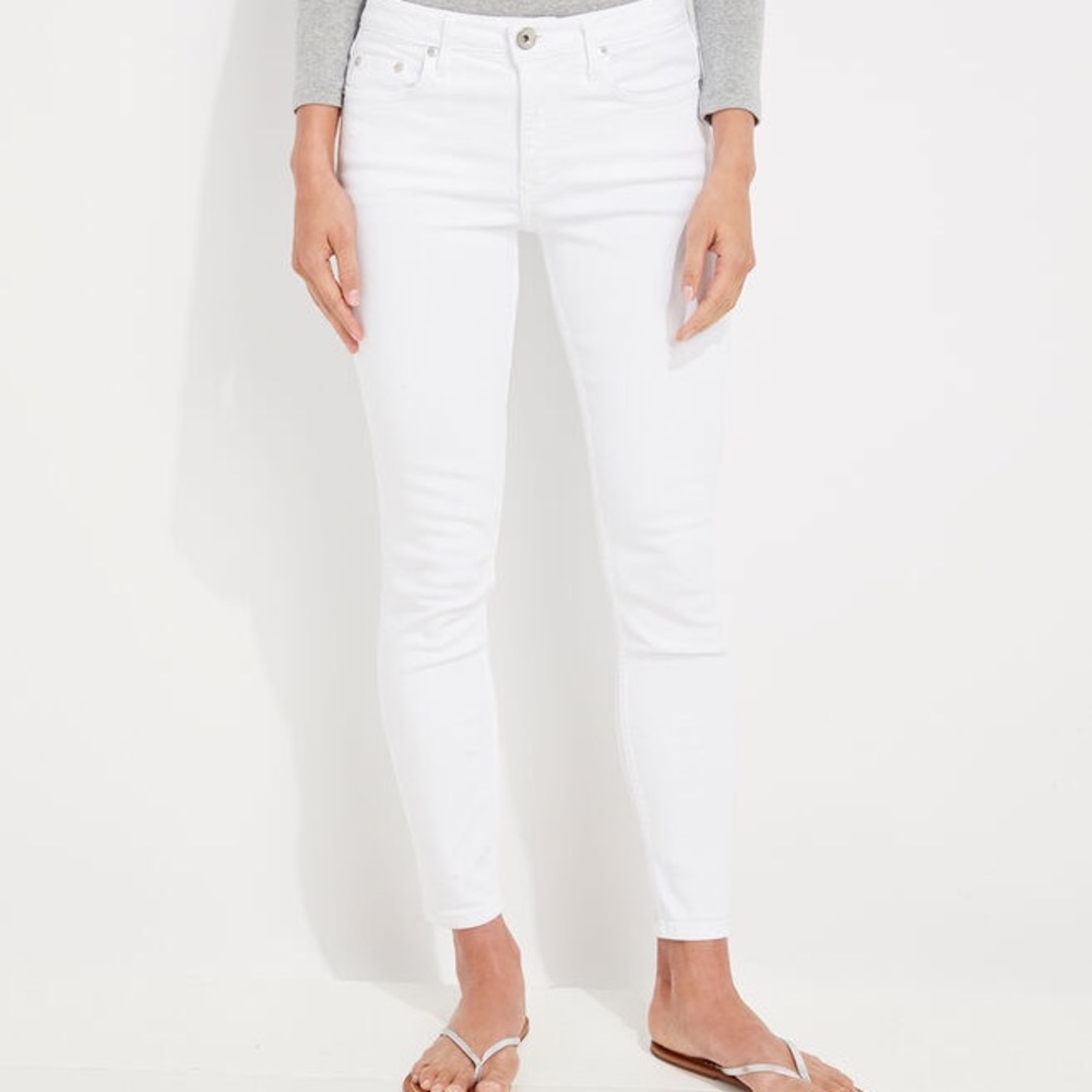 Vineyard Vines white jeans